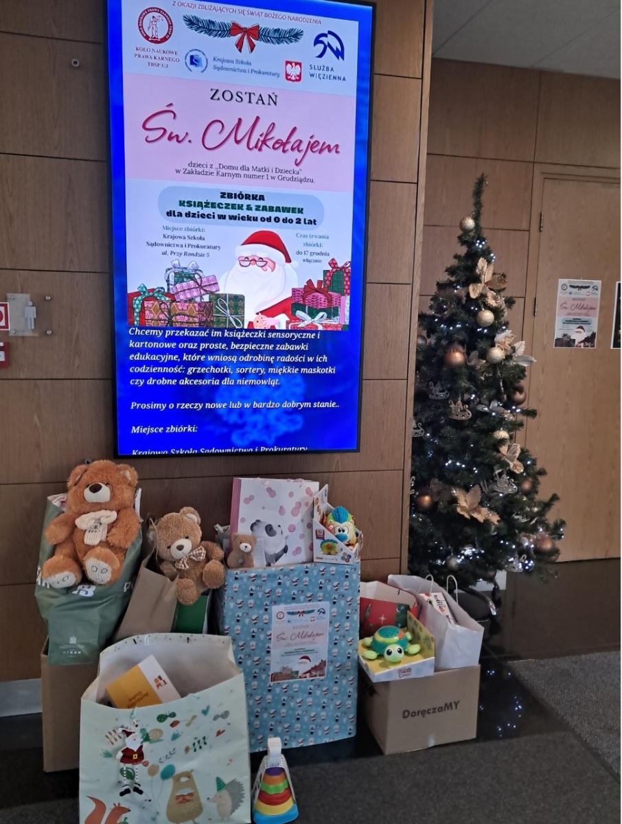 zgromadzone w wyniku zbiórki prezenty dla  najmłodszych