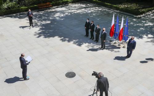 Ogrody Pałacu Prezydenckiego. Uroczystość wręczenia aktów mianowania do pełnienia urzędu na stanowisku asesora sądowego w sądzie rejonowym.