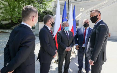 Ogrody Pałacu Prezydenckiego. Uroczystość wręczenia aktów mianowania do pełnienia urzędu na stanowisku asesora sądowego w sądzie rejonowym.