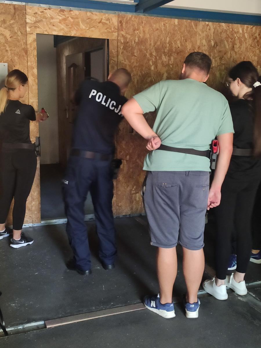ćwiczenia II grupy aplikantów XV rocznika w strzelnicy,